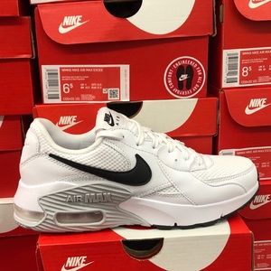 (DEPOP) women’s Black and white Nike airmax excee